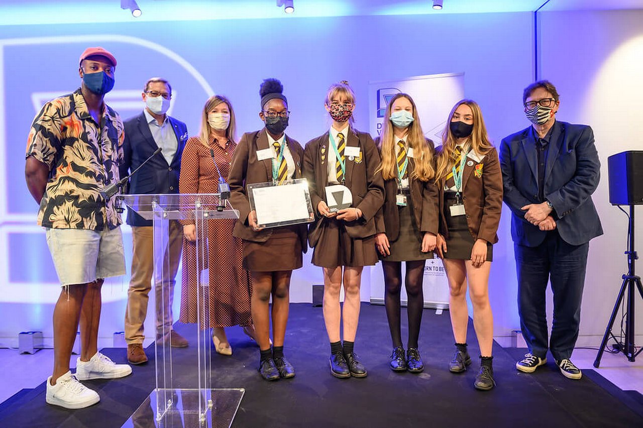 Yinka Ilori (Designer), Christoph Woermann and Lareena Hilton (Deutsche Bank), the student team from Heckmondwike Grammar School and Sebastian Conran (Designer)