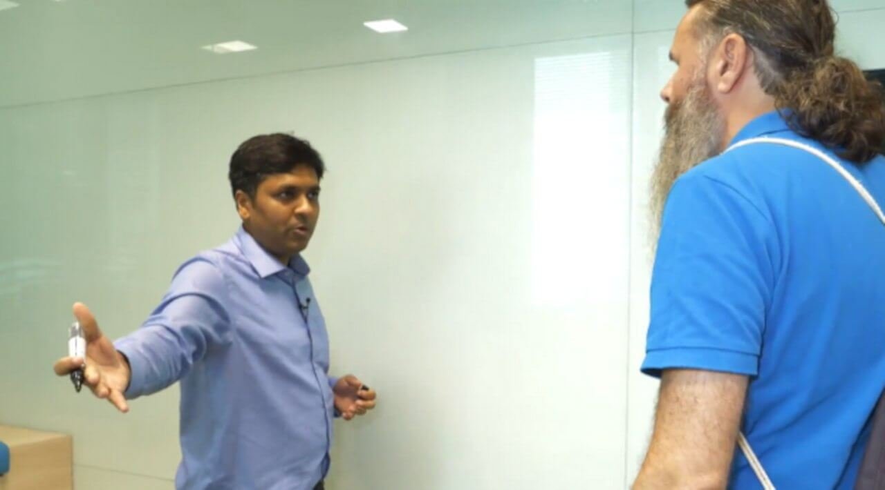 Jürgen Schmitt meets payment expert Amar Bhartia in Singapore