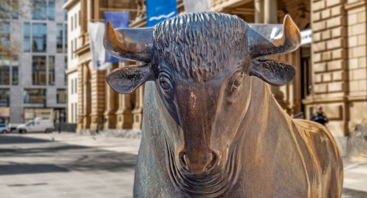 Bear And Bull Sculpture Frankfurt Stock Exchange Building