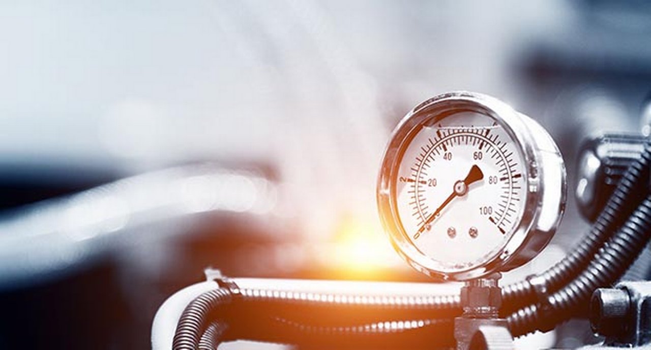 Pressure gauge with reflective sunlight