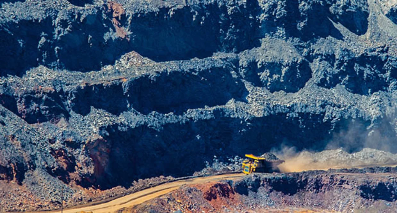 Board Iron Ore Pit And Ore Removal By Road