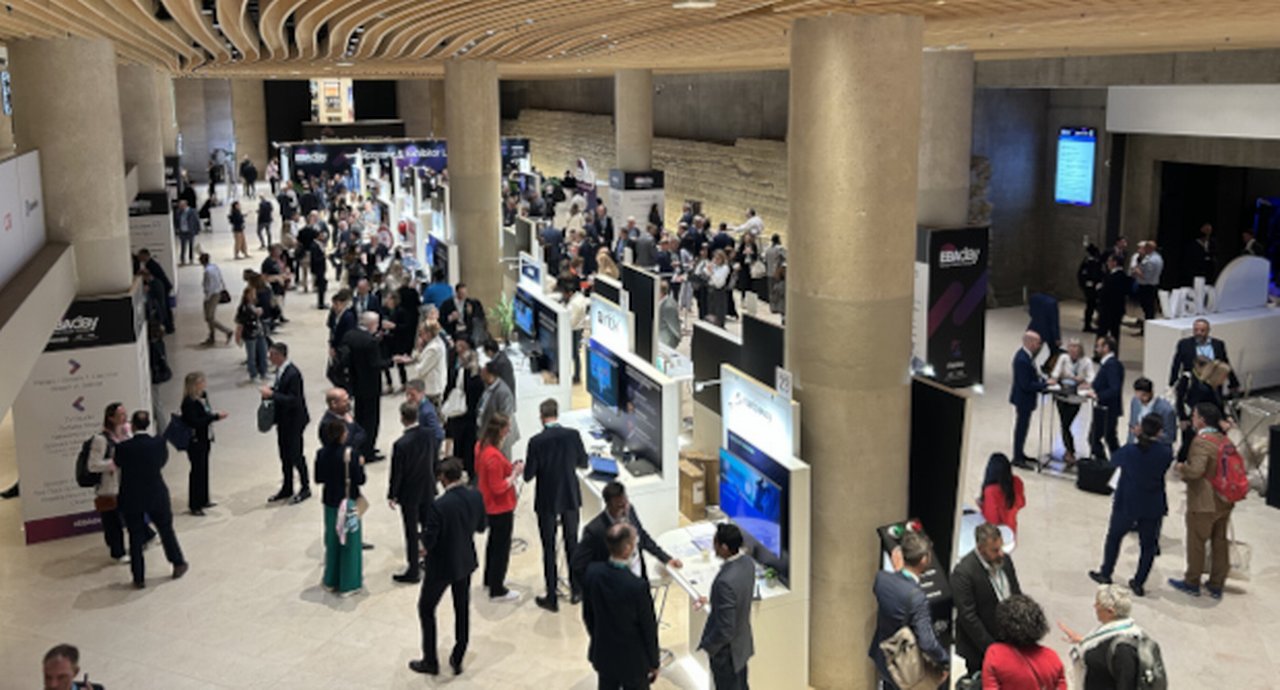 Long hallway with crowds at the EBAday2025