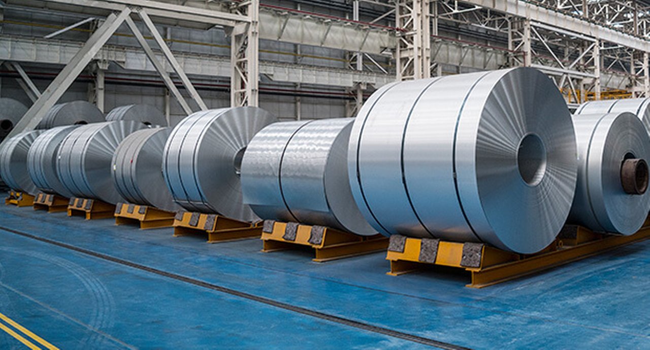 Large Aluminum Steel Rolls in the factory