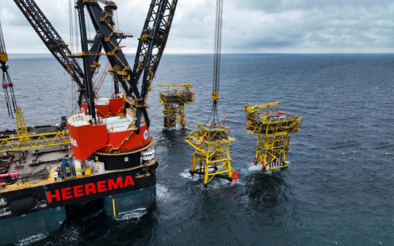 Heerema's Sleipnir Installs First Tyra Topsides