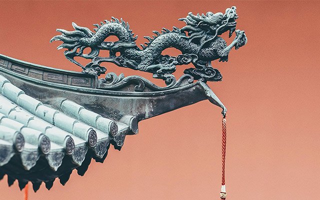 Dragon sculpture