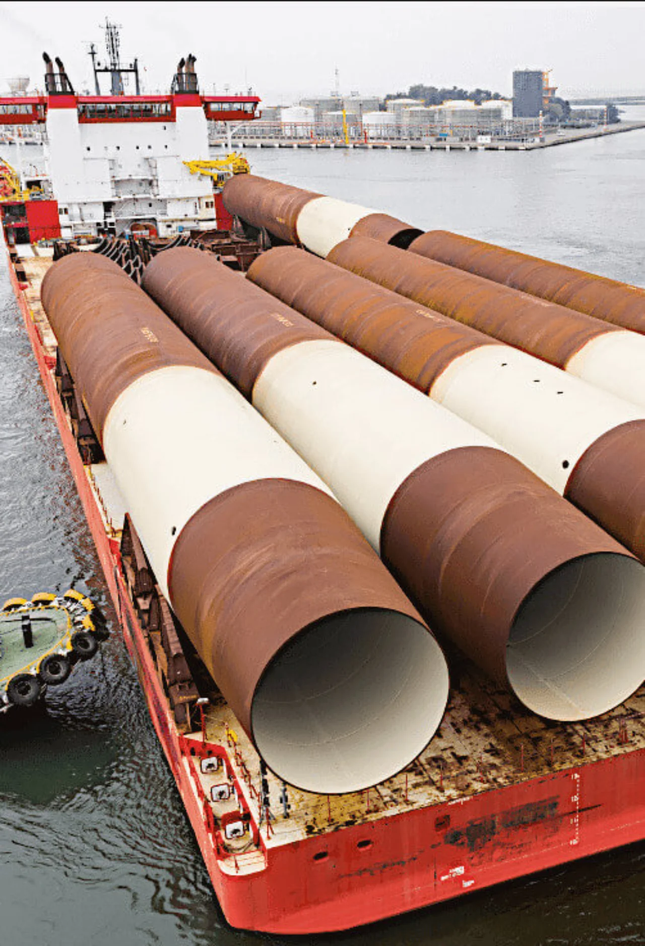 Yunlin monopiles made by Steelwind Nordenham arriving in Tainan, Taiwan