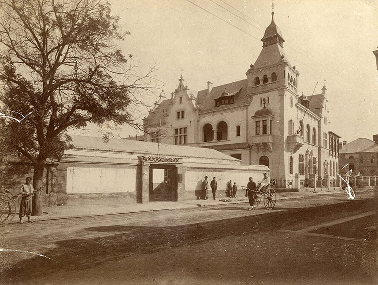 Deutsch-Asiatische Bank set up a representative office in Peking (now Beijing) upgraded it to a branch in 1910