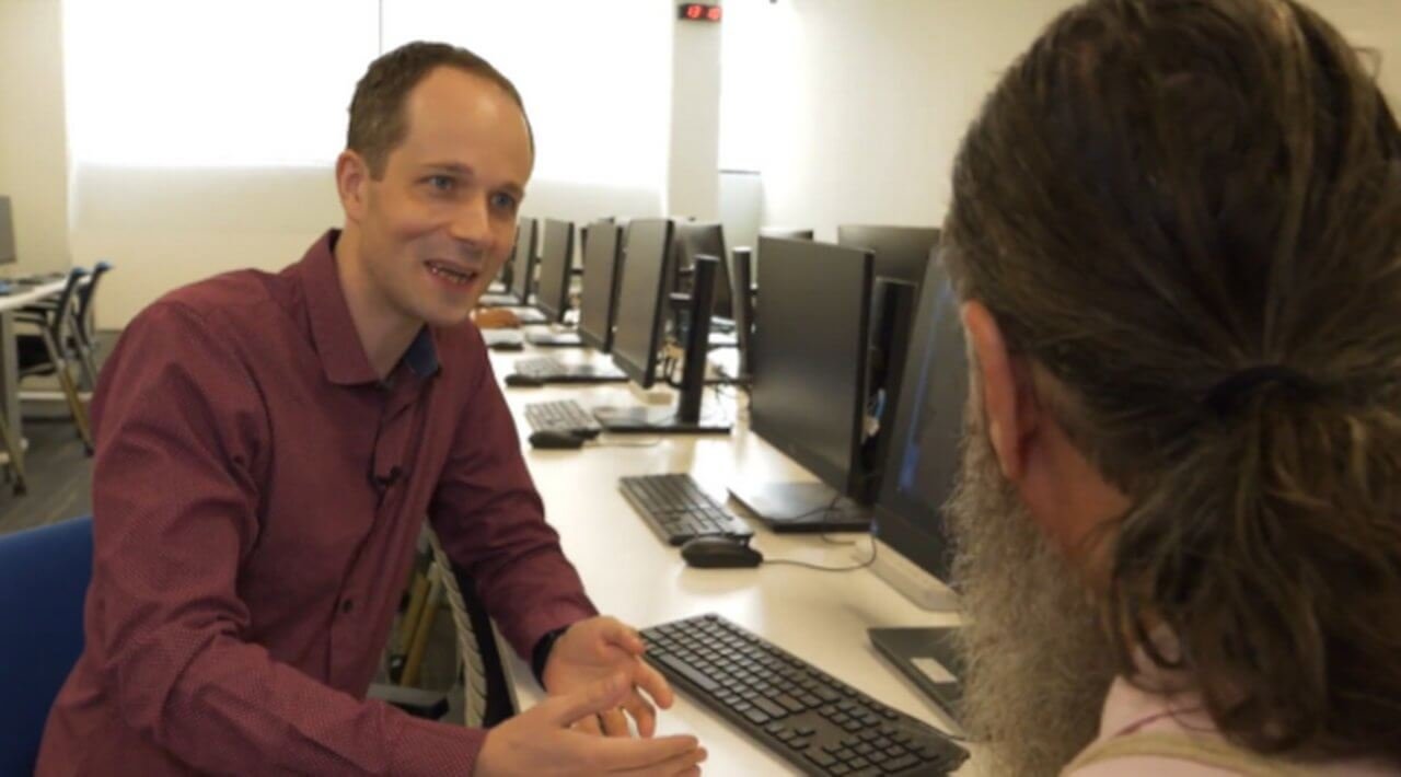 Jürgen Schmitt meets Dr. Steve Kerrison at the James Cook University in Singapore
