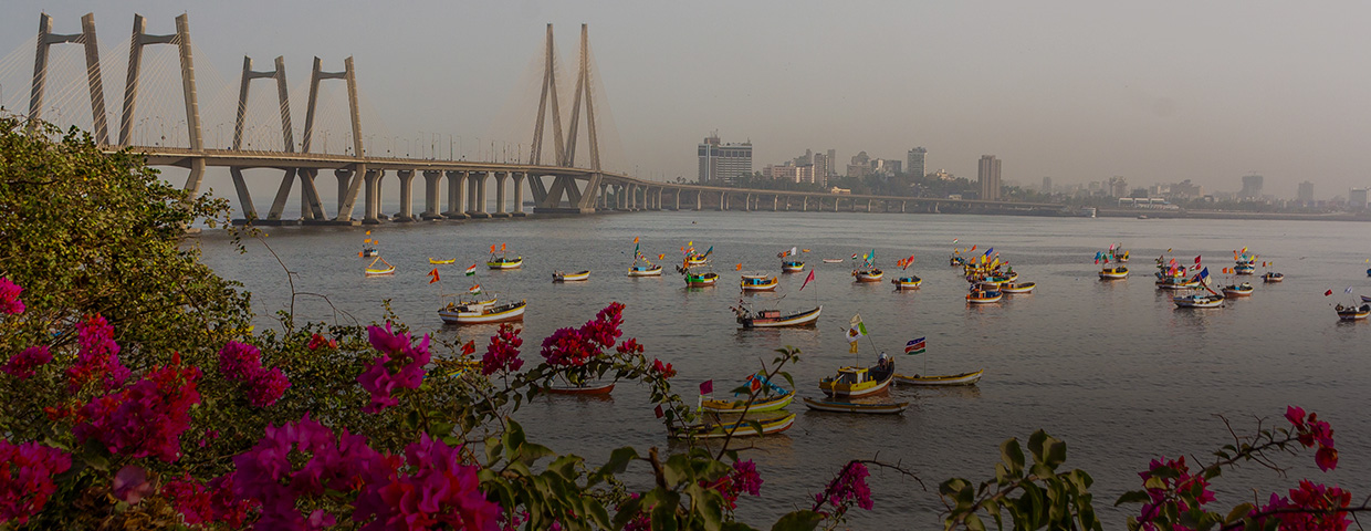 Bandra–Worli Sea Link bridge in Mumbai at dusk