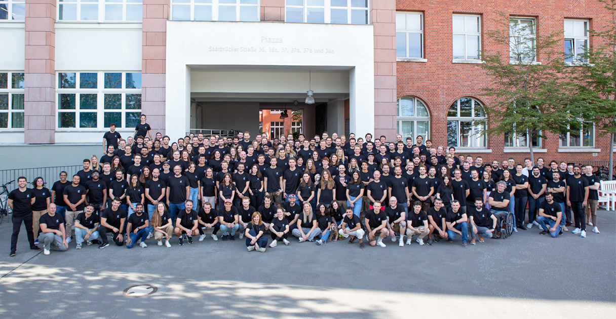 Moss employees in front of the company building in Berlin