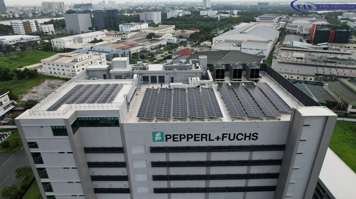 Pepperl+Fuchs factory in Vietnam with solar panels on the roof